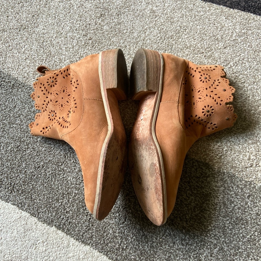 Anthropologie Miss Albright Brown Cut-Out Ankle Booties Size 6B - Picture 6 of 8